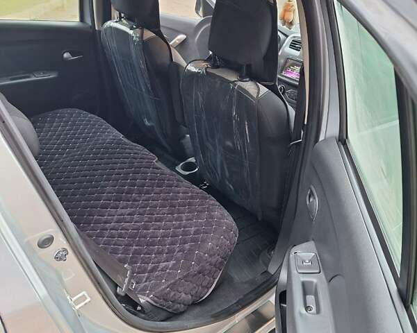 Сірий Рено Сандеро, об'ємом двигуна 0.9 л та пробігом 17 тис. км за 11500 $, фото 5 на Automoto.ua