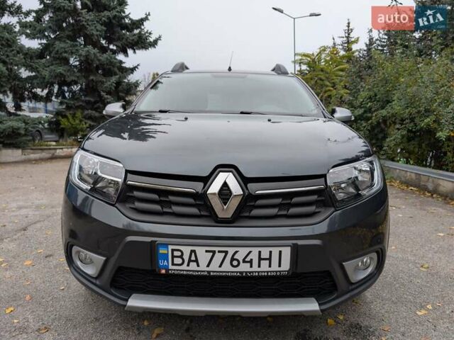 Рено Сандеро 2020 у Кропивницькому (Кіровограді) на Automoto.ua Сірий Рено Сандеро, об'ємом двигуна 0.9 л та пробігом 48 тис. км за 10700 $, фото 1 на Automoto.ua