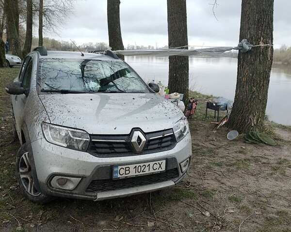 Серый Рено Сандеро, объемом двигателя 1.46 л и пробегом 104 тыс. км за 12200 $, фото 4 на Automoto.ua