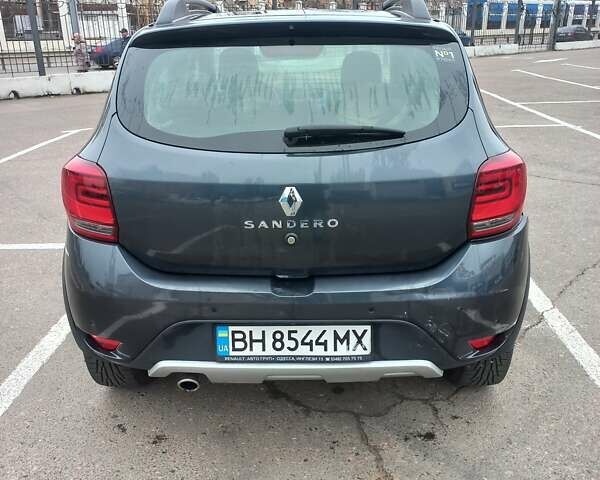 Серый Рено Сандеро, объемом двигателя 0.9 л и пробегом 12 тыс. км за 10400 $, фото 5 на Automoto.ua