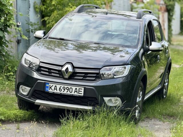 Серый Рено Сандеро, объемом двигателя 0 л и пробегом 7 тыс. км за 12900 $, фото 3 на Automoto.ua
