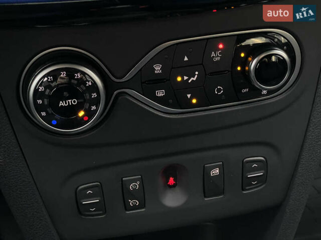 Сірий Рено Сандеро, об'ємом двигуна 0.9 л та пробігом 12 тис. км за 11300 $, фото 13 на Automoto.ua