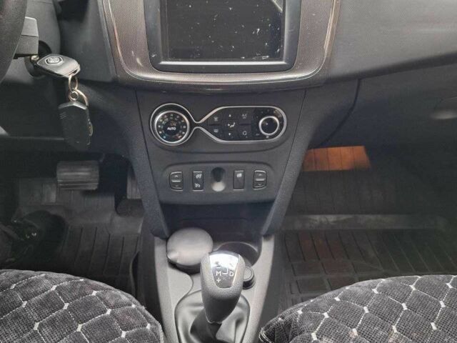 Сірий Рено Сандеро, об'ємом двигуна 0.9 л та пробігом 17 тис. км за 11500 $, фото 10 на Automoto.ua