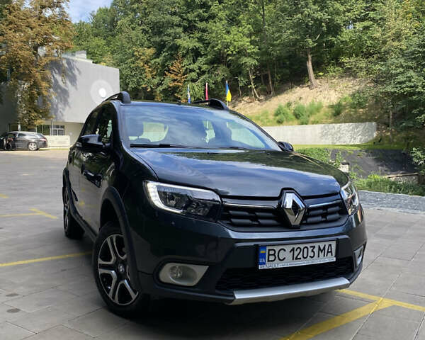 Серый Рено Сандеро, объемом двигателя 1.46 л и пробегом 45 тыс. км за 13800 $, фото 2 на Automoto.ua