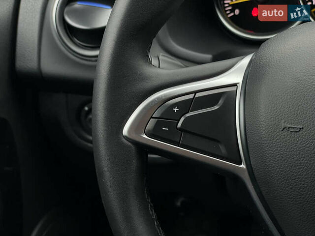 Сірий Рено Сандеро, об'ємом двигуна 0.9 л та пробігом 12 тис. км за 11300 $, фото 16 на Automoto.ua