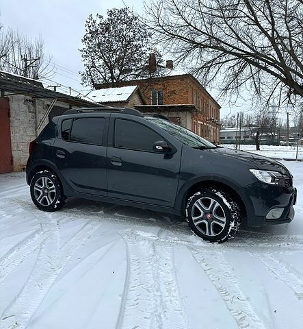 Серый Рено Сандеро, объемом двигателя 1.5 л и пробегом 53 тыс. км за 11700 $, фото 3 на Automoto.ua