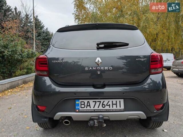 Рено Сандеро 2020 у Кропивницькому (Кіровограді) на Automoto.ua Сірий Рено Сандеро, об'ємом двигуна 0.9 л та пробігом 48 тис. км за 10700 $, фото 5 на Automoto.ua