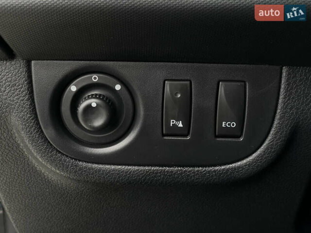 Сірий Рено Сандеро, об'ємом двигуна 0.9 л та пробігом 12 тис. км за 11300 $, фото 22 на Automoto.ua