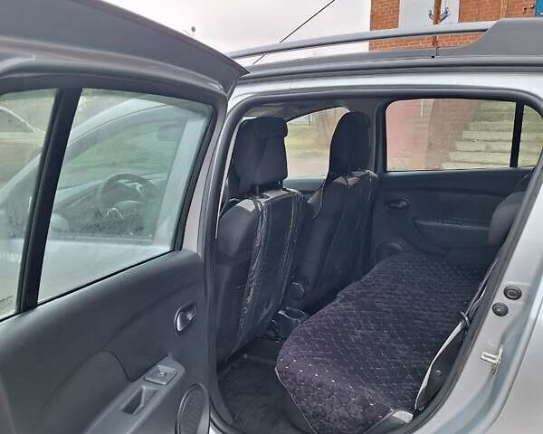 Сірий Рено Сандеро, об'ємом двигуна 0.9 л та пробігом 17 тис. км за 11500 $, фото 7 на Automoto.ua