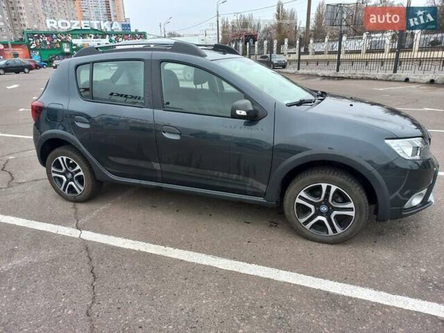 Серый Рено Сандеро, объемом двигателя 0.9 л и пробегом 12 тыс. км за 10400 $, фото 2 на Automoto.ua