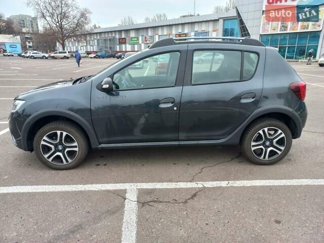 Серый Рено Сандеро, объемом двигателя 0.9 л и пробегом 12 тыс. км за 10400 $, фото 3 на Automoto.ua