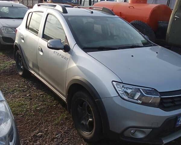 Серый Рено Сандеро, объемом двигателя 1.46 л и пробегом 50 тыс. км за 7000 $, фото 1 на Automoto.ua