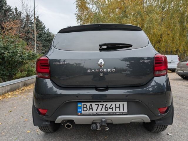 Рено Сандеро 2020 в Кропивницком (Кировограде) на Automoto.ua Серый Рено Сандеро, объемом двигателя 0.9 л и пробегом 48 тыс. км за 10700 $, фото 2 на Automoto.ua