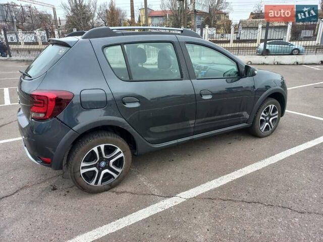 Серый Рено Сандеро, объемом двигателя 0.9 л и пробегом 12 тыс. км за 10400 $, фото 4 на Automoto.ua