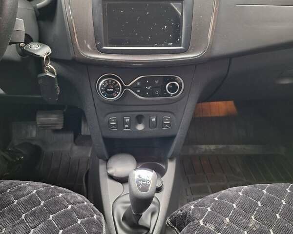 Сірий Рено Сандеро, об'ємом двигуна 0.9 л та пробігом 17 тис. км за 11500 $, фото 9 на Automoto.ua