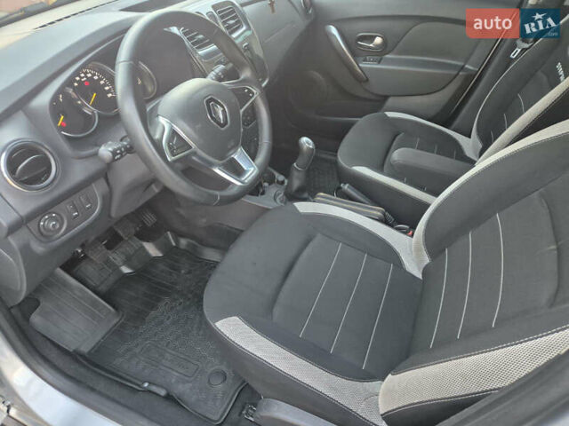 Серый Рено Сандеро, объемом двигателя 1.5 л и пробегом 40 тыс. км за 12800 $, фото 15 на Automoto.ua