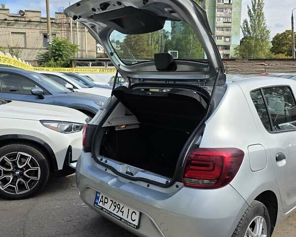 Сірий Рено Сандеро, об'ємом двигуна 1 л та пробігом 36 тис. км за 9999 $, фото 16 на Automoto.ua