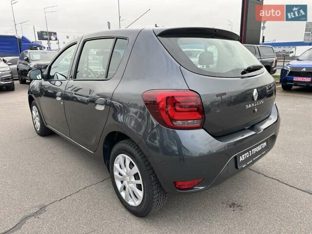 Серый Рено Сандеро, объемом двигателя 1 л и пробегом 43 тыс. км за 8900 $, фото 5 на Automoto.ua