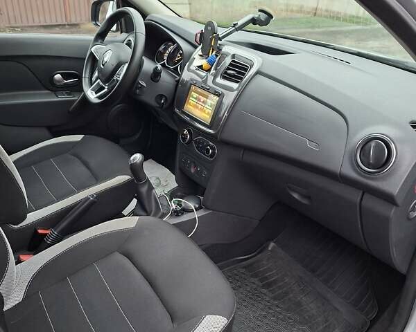 Серый Рено Сандеро, объемом двигателя 1.46 л и пробегом 105 тыс. км за 11500 $, фото 3 на Automoto.ua