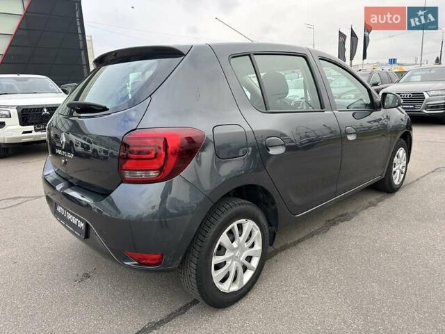 Серый Рено Сандеро, объемом двигателя 1 л и пробегом 43 тыс. км за 8900 $, фото 7 на Automoto.ua