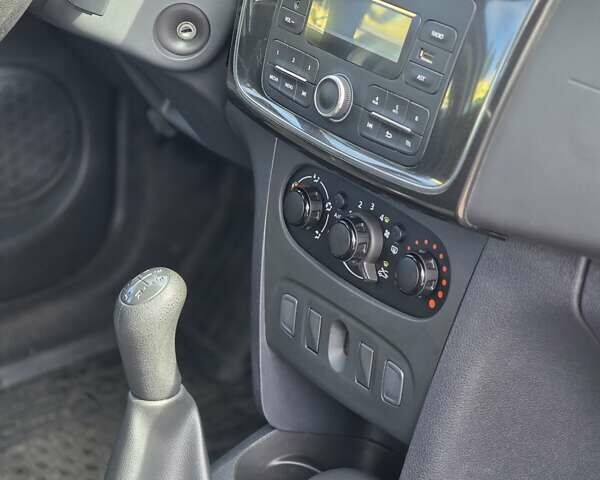 Сірий Рено Сандеро, об'ємом двигуна 1 л та пробігом 36 тис. км за 9999 $, фото 10 на Automoto.ua