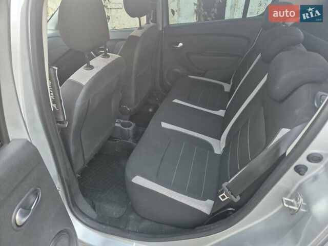 Серый Рено Сандеро, объемом двигателя 1.5 л и пробегом 40 тыс. км за 12800 $, фото 14 на Automoto.ua