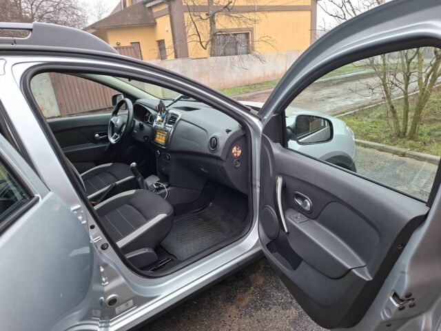 Серый Рено Сандеро, объемом двигателя 1.5 л и пробегом 105 тыс. км за 11601 $, фото 7 на Automoto.ua