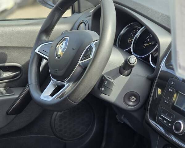 Сірий Рено Сандеро, об'ємом двигуна 1 л та пробігом 36 тис. км за 9999 $, фото 1 на Automoto.ua