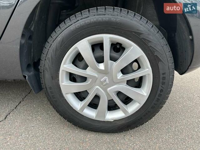 Серый Рено Сандеро, объемом двигателя 1 л и пробегом 43 тыс. км за 8900 $, фото 12 на Automoto.ua