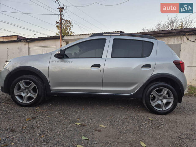 Серый Рено Сандеро, объемом двигателя 1.5 л и пробегом 40 тыс. км за 12800 $, фото 2 на Automoto.ua