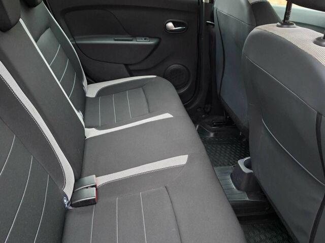 Серый Рено Сандеро, объемом двигателя 1.5 л и пробегом 105 тыс. км за 11601 $, фото 6 на Automoto.ua