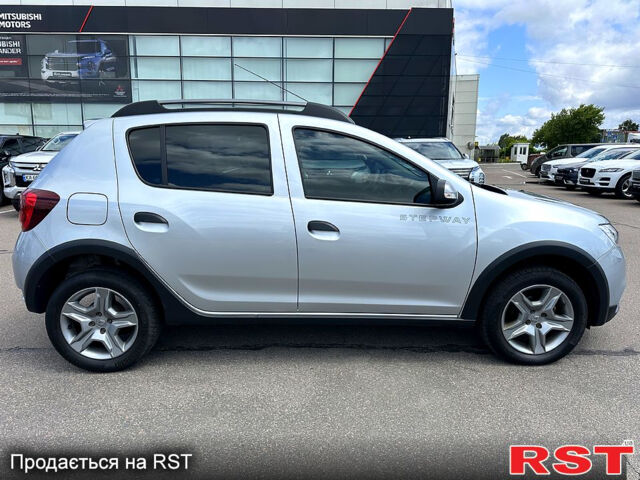 Серый Рено Сандеро, объемом двигателя 0.9 л и пробегом 77 тыс. км за 11300 $, фото 7 на Automoto.ua