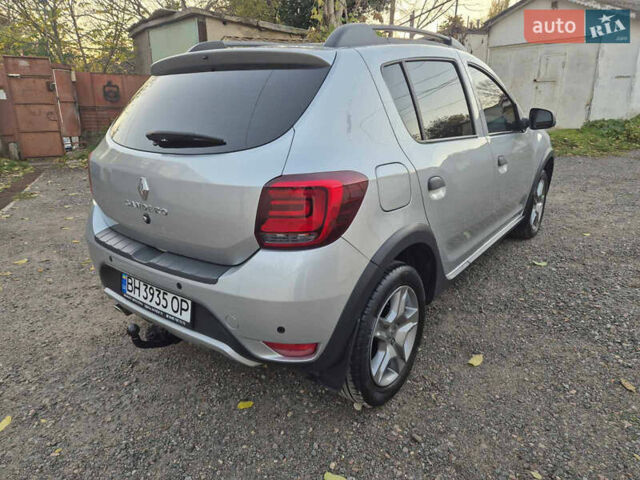 Серый Рено Сандеро, объемом двигателя 1.5 л и пробегом 40 тыс. км за 12800 $, фото 8 на Automoto.ua
