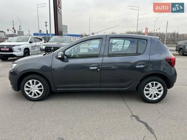 Серый Рено Сандеро, объемом двигателя 1 л и пробегом 43 тыс. км за 8900 $, фото 4 на Automoto.ua