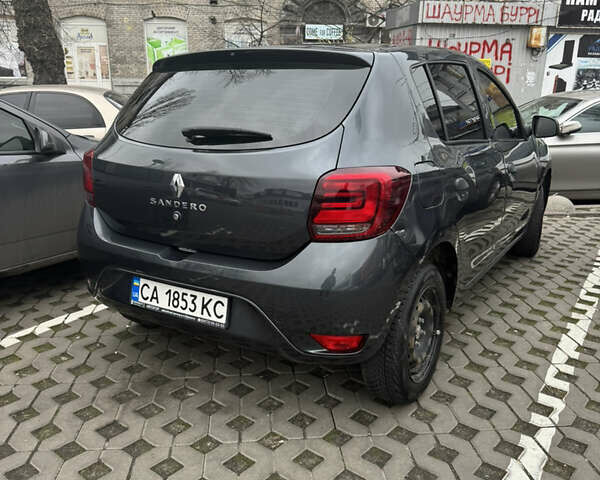 Серый Рено Сандеро, объемом двигателя 1 л и пробегом 110 тыс. км за 8000 $, фото 3 на Automoto.ua