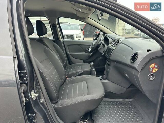 Серый Рено Сандеро, объемом двигателя 1 л и пробегом 43 тыс. км за 8900 $, фото 27 на Automoto.ua