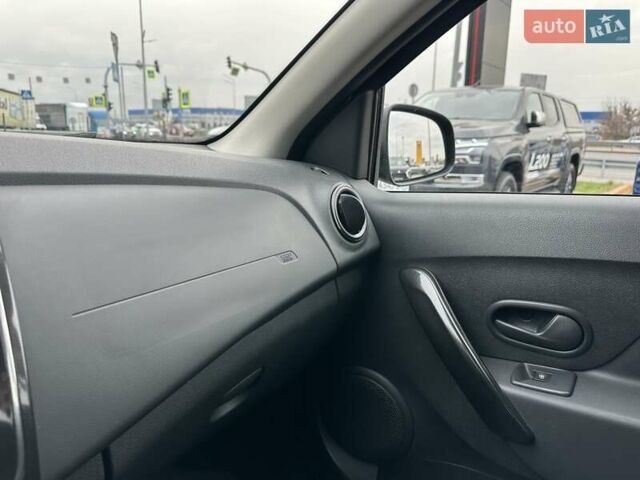 Серый Рено Сандеро, объемом двигателя 1 л и пробегом 43 тыс. км за 8900 $, фото 25 на Automoto.ua