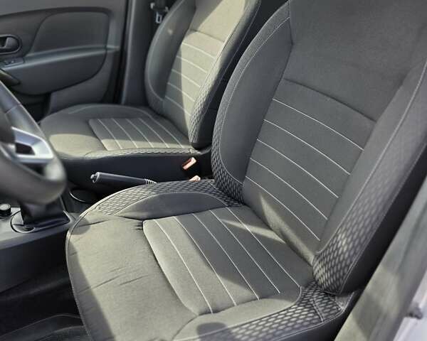 Сірий Рено Сандеро, об'ємом двигуна 1 л та пробігом 36 тис. км за 9999 $, фото 14 на Automoto.ua