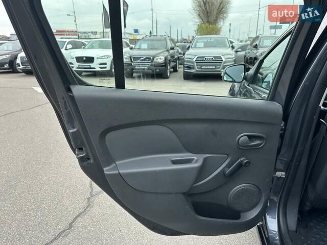 Серый Рено Сандеро, объемом двигателя 1 л и пробегом 43 тыс. км за 8900 $, фото 29 на Automoto.ua