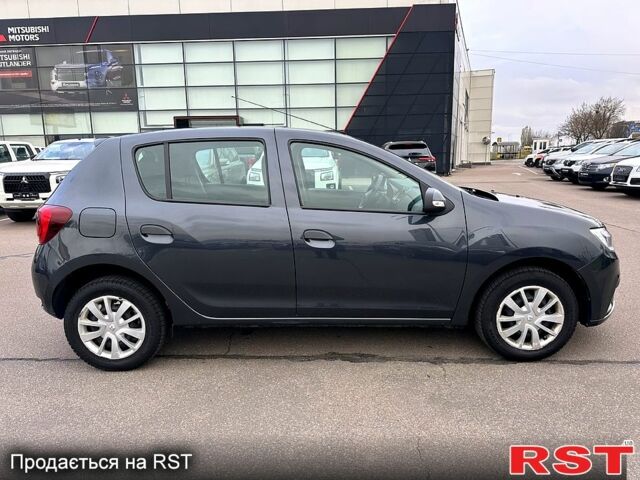 Серый Рено Сандеро, объемом двигателя 1 л и пробегом 43 тыс. км за 8900 $, фото 7 на Automoto.ua