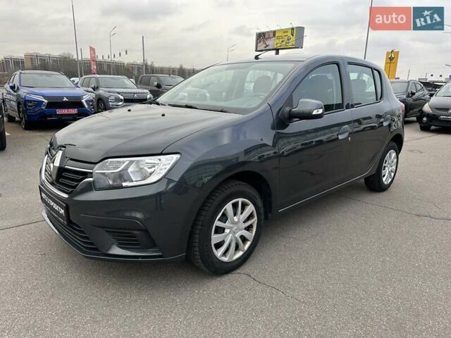 Серый Рено Сандеро, объемом двигателя 1 л и пробегом 43 тыс. км за 8900 $, фото 3 на Automoto.ua