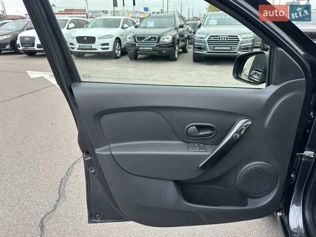 Серый Рено Сандеро, объемом двигателя 1 л и пробегом 43 тыс. км за 8900 $, фото 13 на Automoto.ua