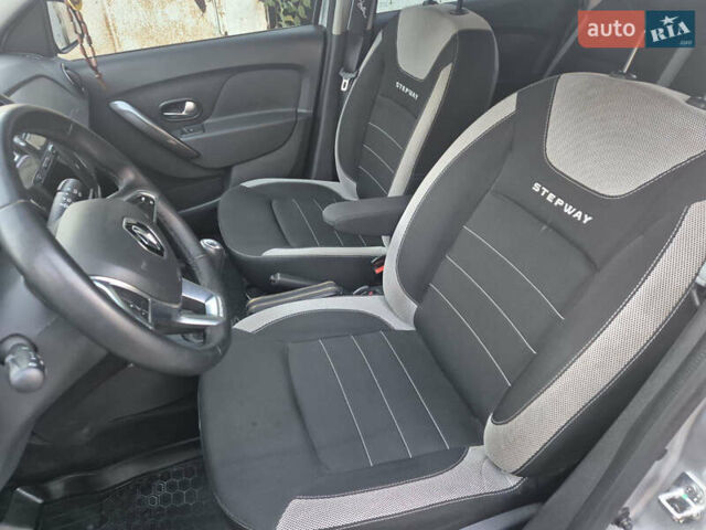 Серый Рено Сандеро, объемом двигателя 1.5 л и пробегом 40 тыс. км за 12800 $, фото 19 на Automoto.ua