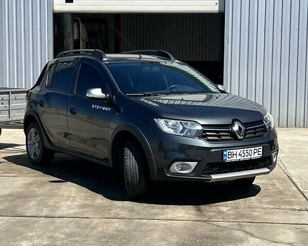 Серый Рено Сандеро, объемом двигателя 1.46 л и пробегом 101 тыс. км за 11600 $, фото 2 на Automoto.ua