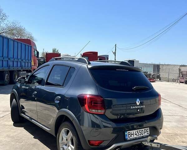 Серый Рено Сандеро, объемом двигателя 1.46 л и пробегом 101 тыс. км за 11600 $, фото 4 на Automoto.ua