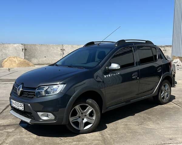 Серый Рено Сандеро, объемом двигателя 1.46 л и пробегом 101 тыс. км за 11600 $, фото 3 на Automoto.ua