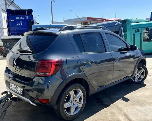 Серый Рено Сандеро, объемом двигателя 1.46 л и пробегом 101 тыс. км за 11600 $, фото 1 на Automoto.ua