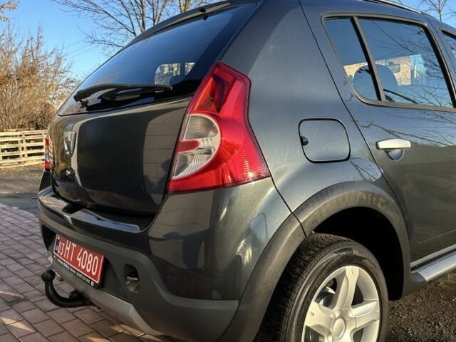 Серый Рено Сандеро, объемом двигателя 1.6 л и пробегом 180 тыс. км за 6599 $, фото 23 на Automoto.ua