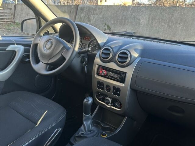 Серый Рено Сандеро, объемом двигателя 1.6 л и пробегом 180 тыс. км за 6599 $, фото 8 на Automoto.ua