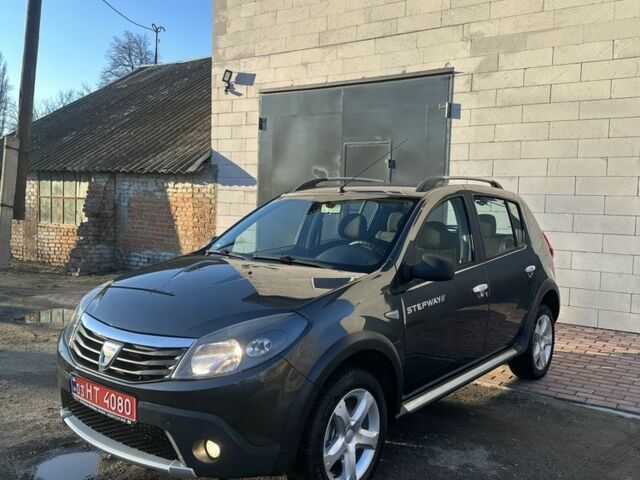 Серый Рено Сандеро, объемом двигателя 1.6 л и пробегом 180 тыс. км за 6599 $, фото 1 на Automoto.ua